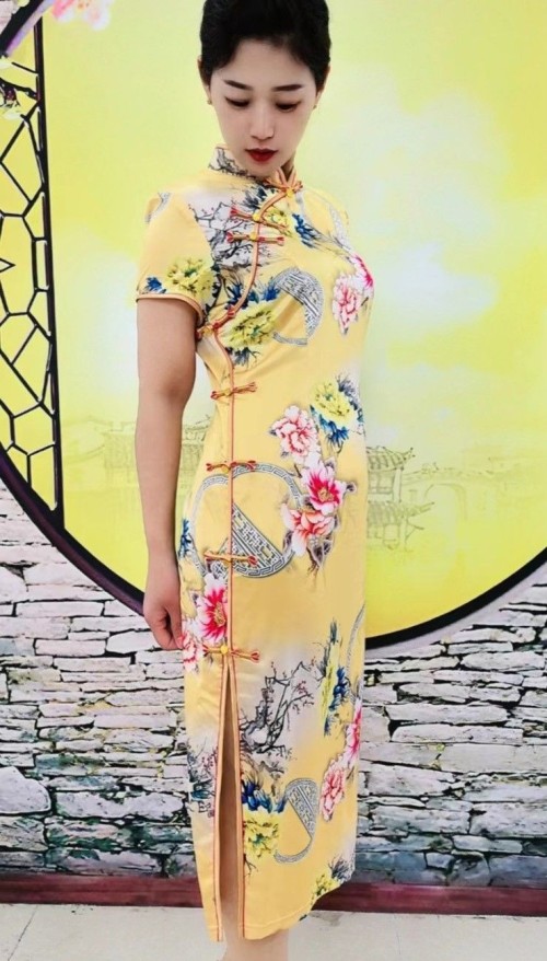 Retro style yellow cheongsam dress for women